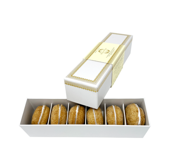 Get ready now Vanilla Dogs Macaron Box | Le Pet Luxe