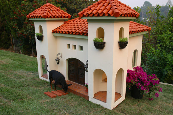 La Petite Maison Custom Mediterranean Dog House - Le Pet Luxe